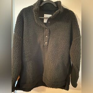 Women’s black Sherpa aerie pullover top quarter button up